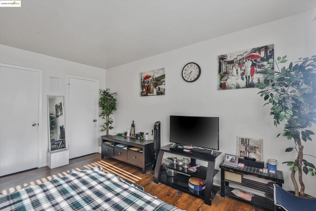 EASTMONT - Residential Income