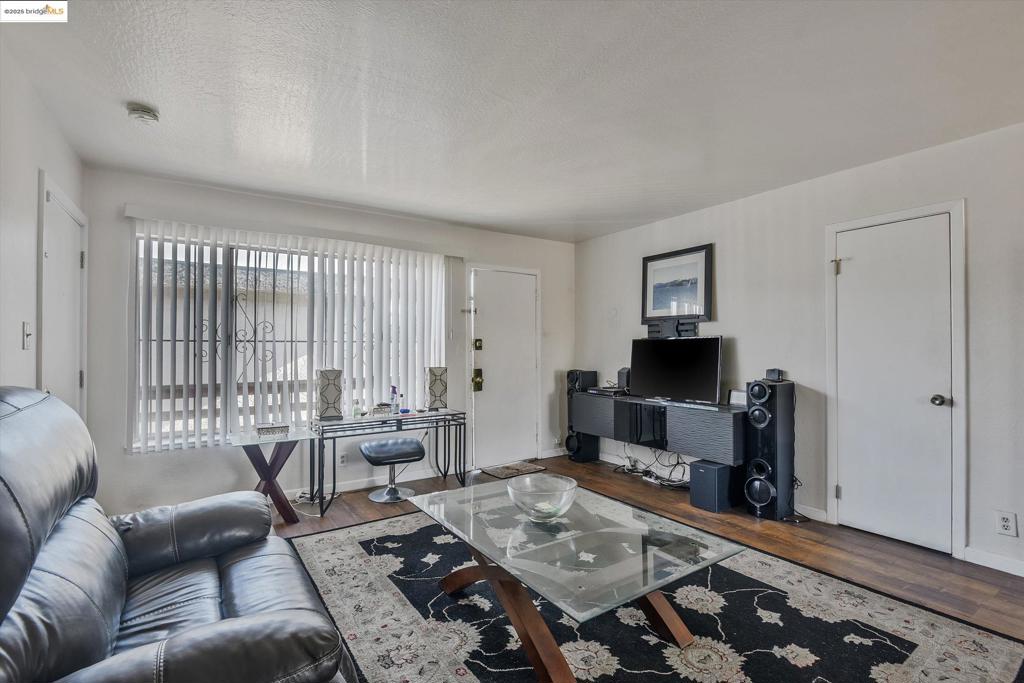 EASTMONT - Residential Income