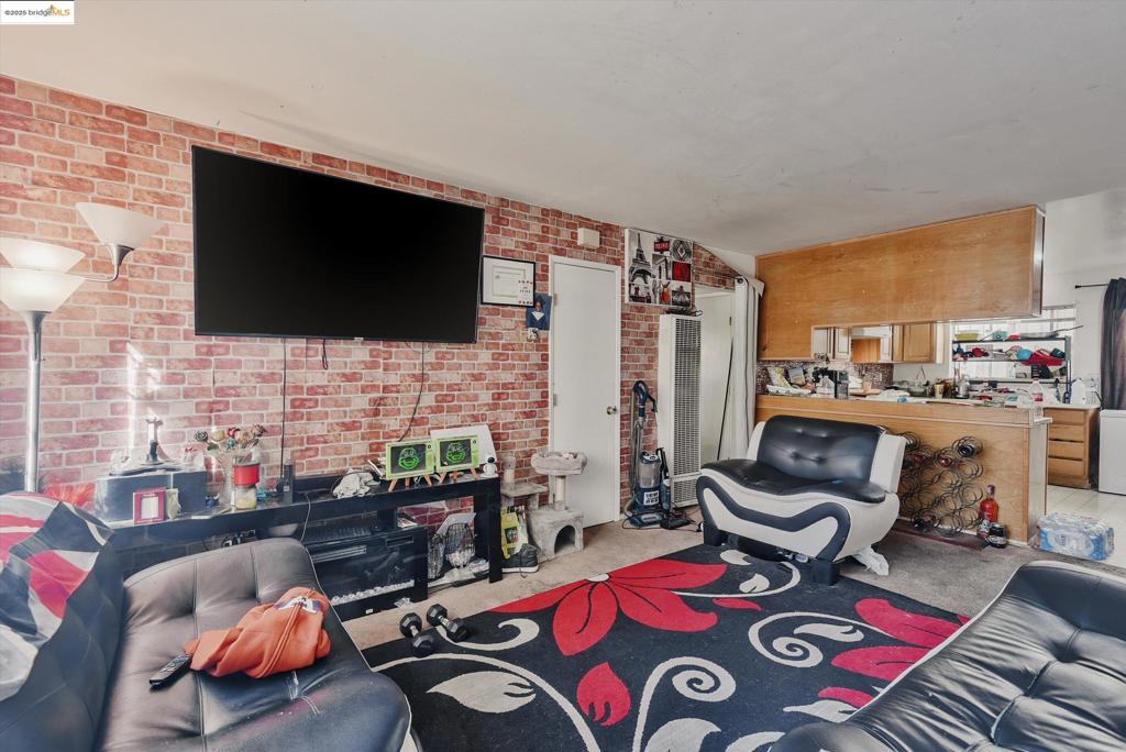 EASTMONT - Residential Income