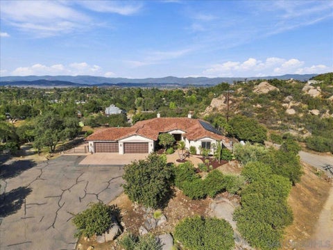 Photo of 15309 Wyeport RD, Ramona, CA 92065 (MLS # 260025462SD)