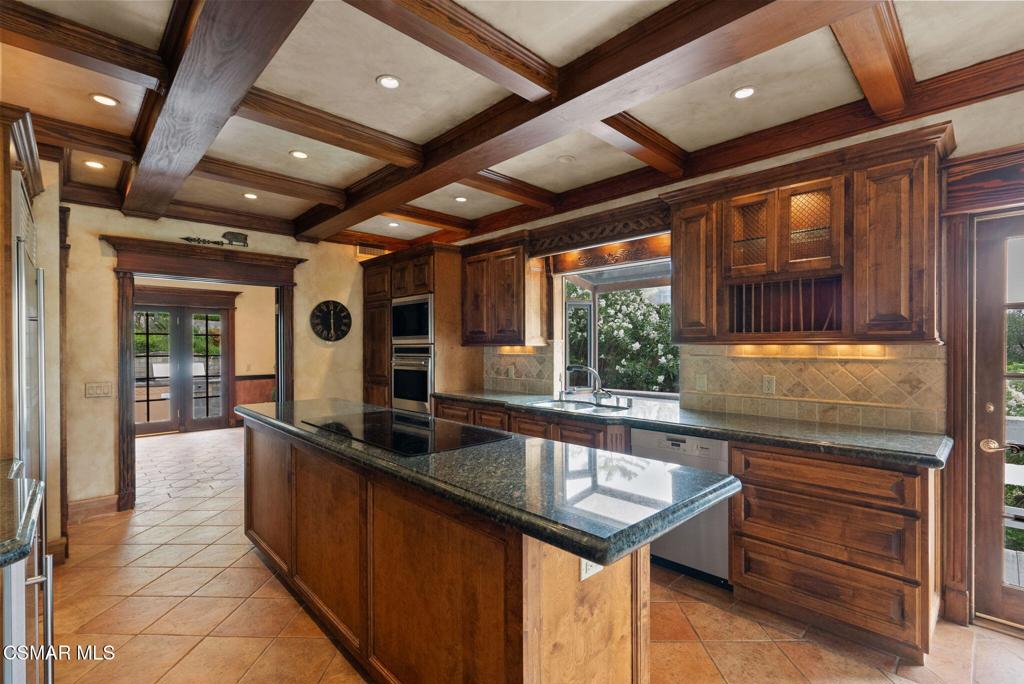 1561 Lookout Drive