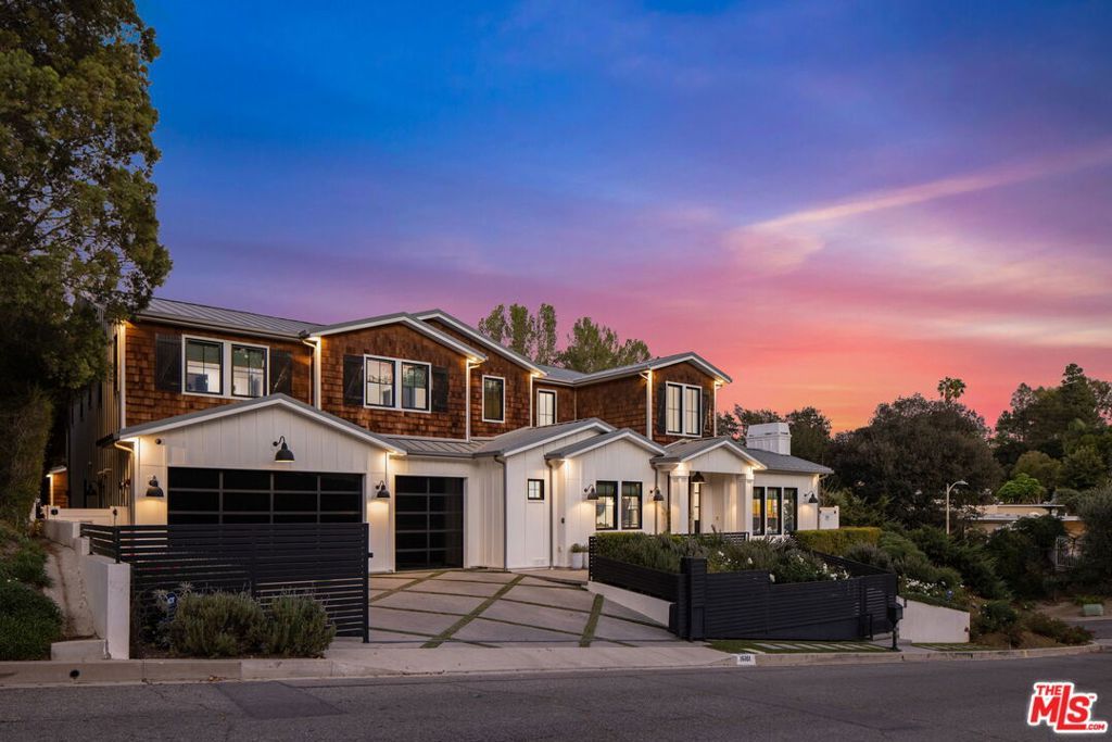 Photo of 16101 Royal Mount Drive, Encino, CA 91436 (MLS # 26636253)