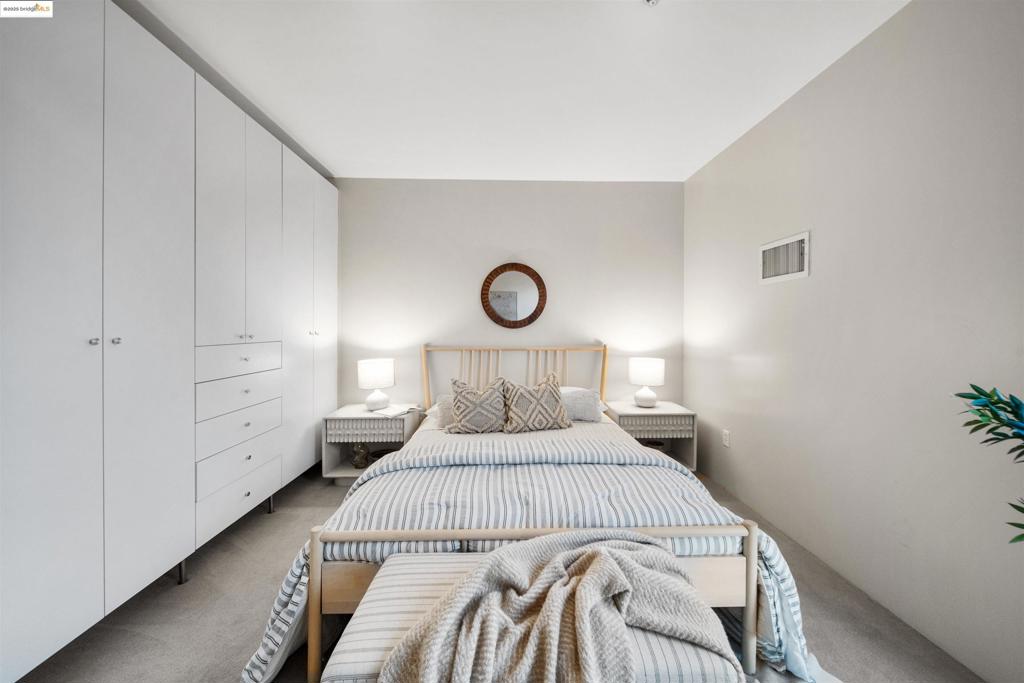 CENTRAL STATION-PACIFIC CANNERY LOFTS - Residential