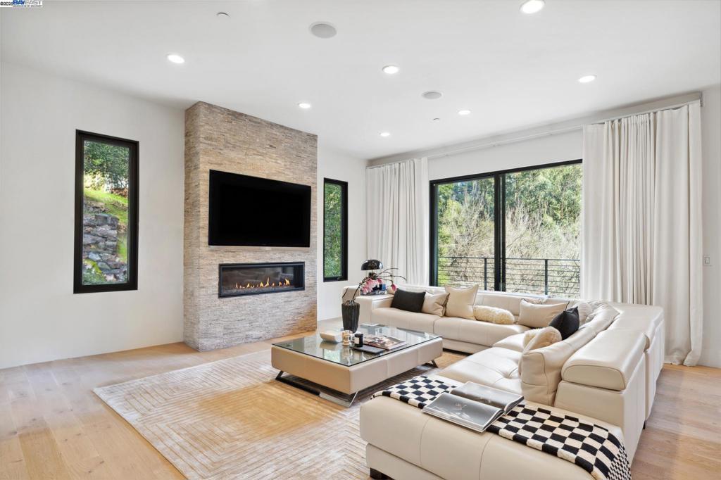 MONTCLAIR - Residential