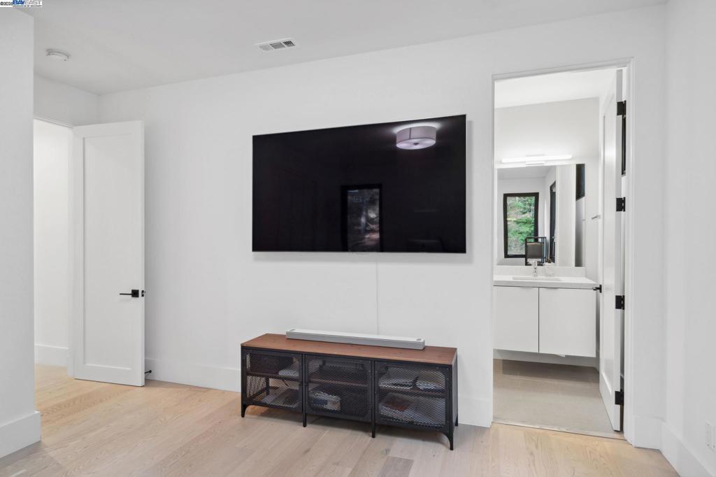 MONTCLAIR - Residential