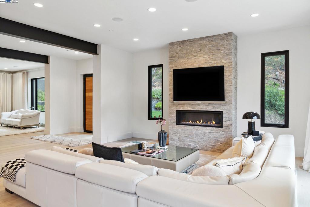 MONTCLAIR - Residential