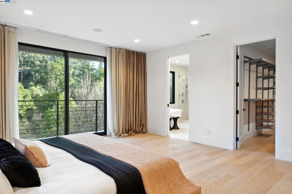 MONTCLAIR - Residential