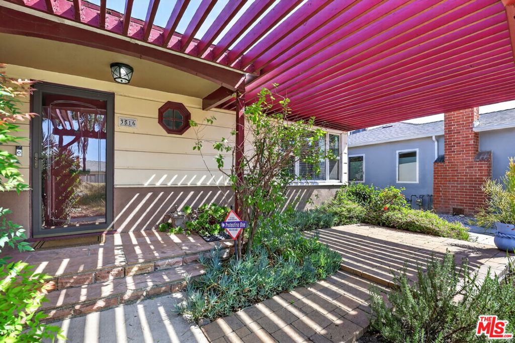 3516 S Cochran Avenue