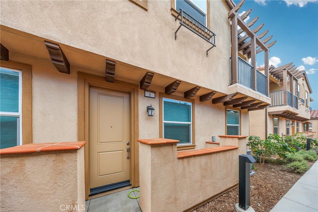 Photo of 15280 HORIZON ST St #6, Fontana, CA 92336 (MLS # OC26030565)