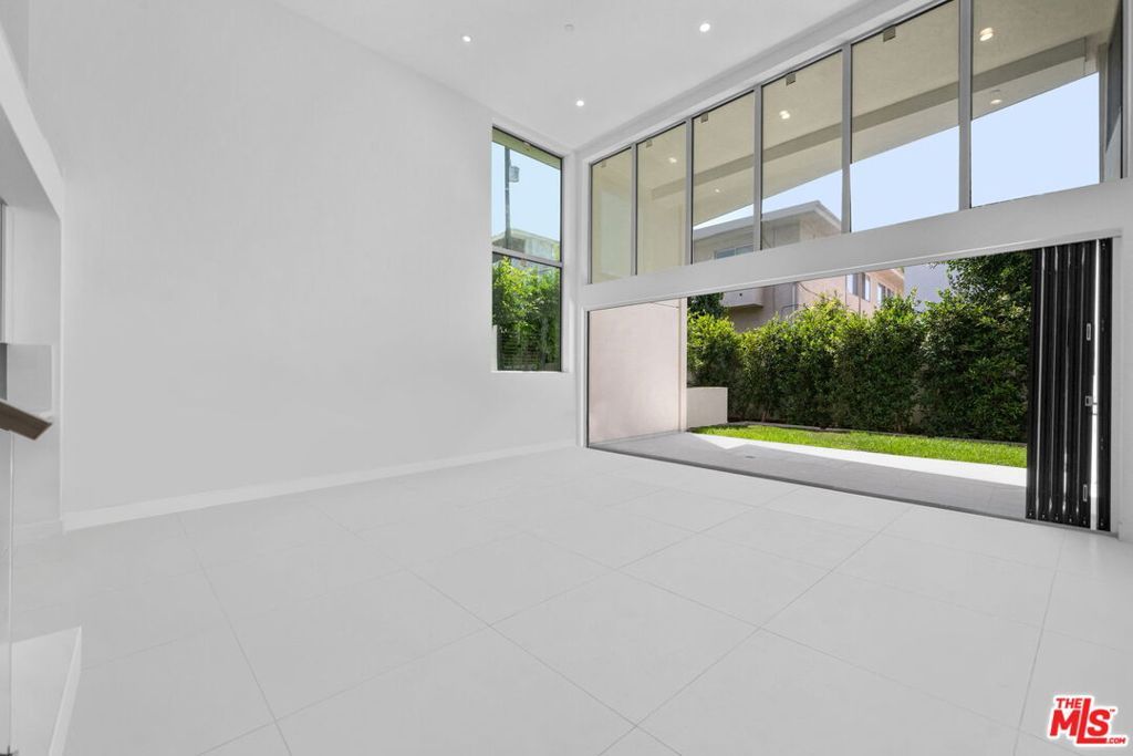 Photo of 621 N Kings Road #2, West Hollywood, CA 90048 (MLS # 25598281)