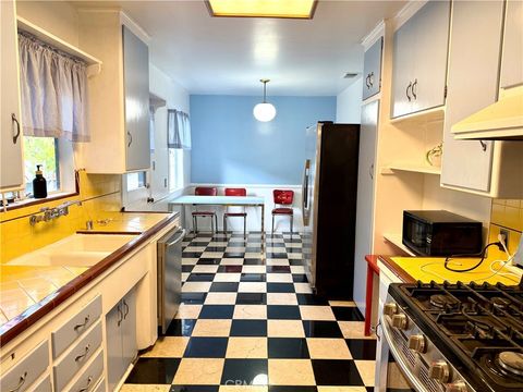 Photo of 5425 Halbrent Avenue, Sherman Oaks, CA 91411 (MLS # SR26121473)