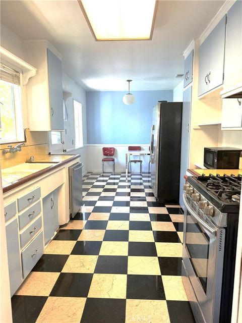 Photo of 5425 Halbrent Avenue, Sherman Oaks, CA 91411 (MLS # SR26121473)