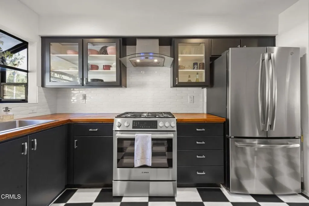 Ventura, California 93001, United States, 2 Bedrooms Bedrooms, ,2 BathroomsBathrooms,Residential,Active,143236