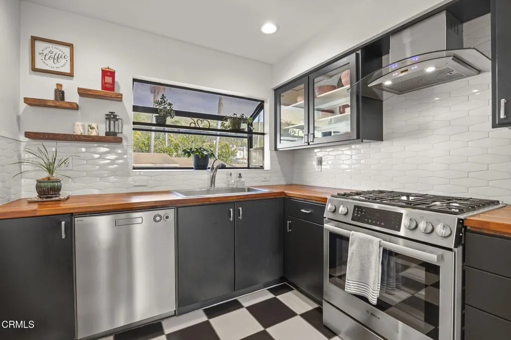 Ventura, California 93001, United States, 2 Bedrooms Bedrooms, ,2 BathroomsBathrooms,Residential,Active,143236