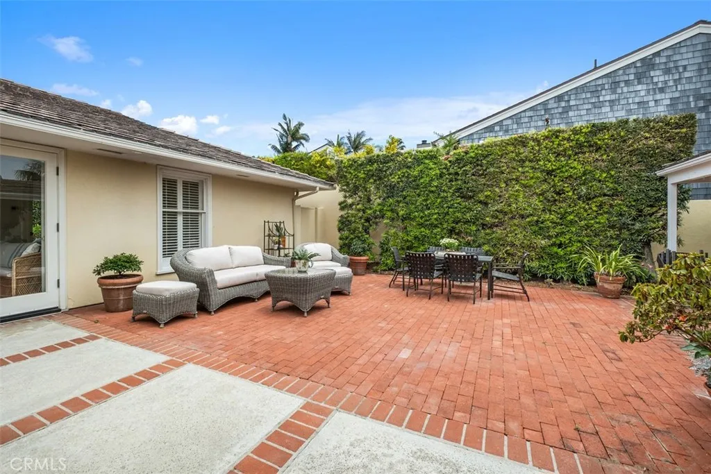 Laguna Beach, California 92651, United States, 4 Bedrooms Bedrooms, ,3 BathroomsBathrooms,Residential,Active,136345