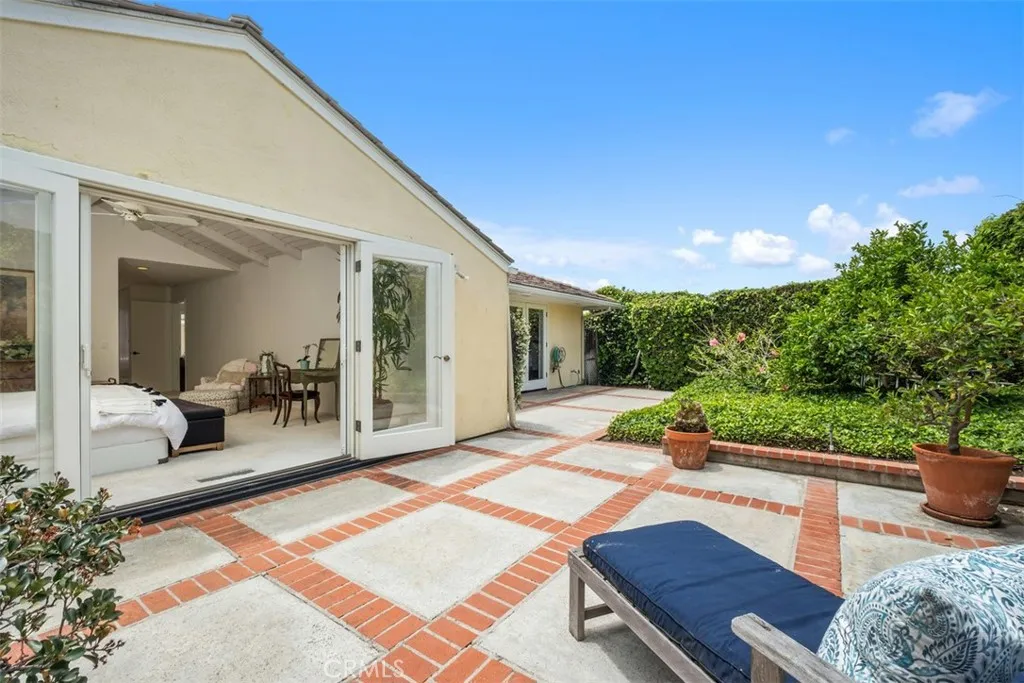 Laguna Beach, California 92651, United States, 4 Bedrooms Bedrooms, ,3 BathroomsBathrooms,Residential,Active,136345