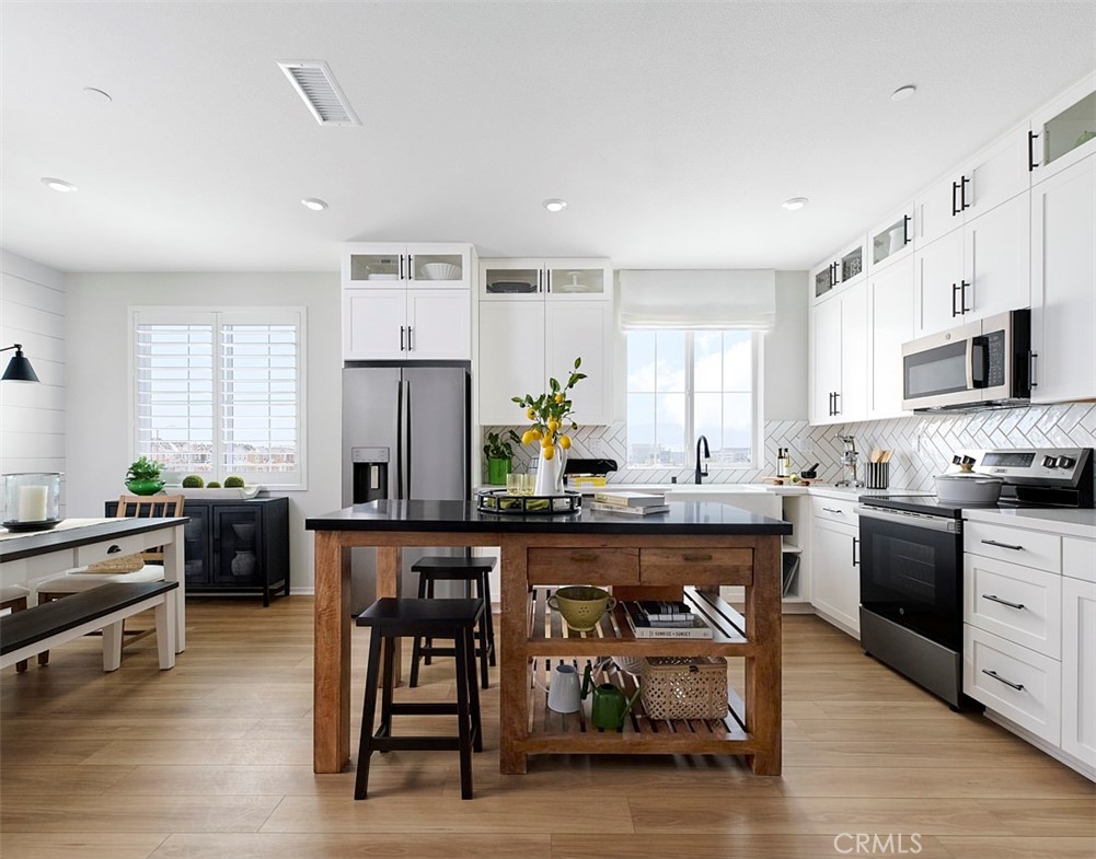 16113 Spicebush Lane