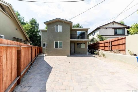 Photo of 22849 Macfarlane, Woodland Hills, CA 91364 (MLS # SR26001532)