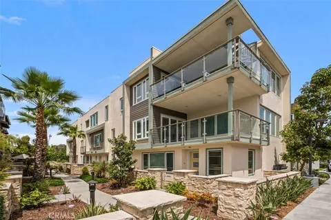MLS: OC26075395