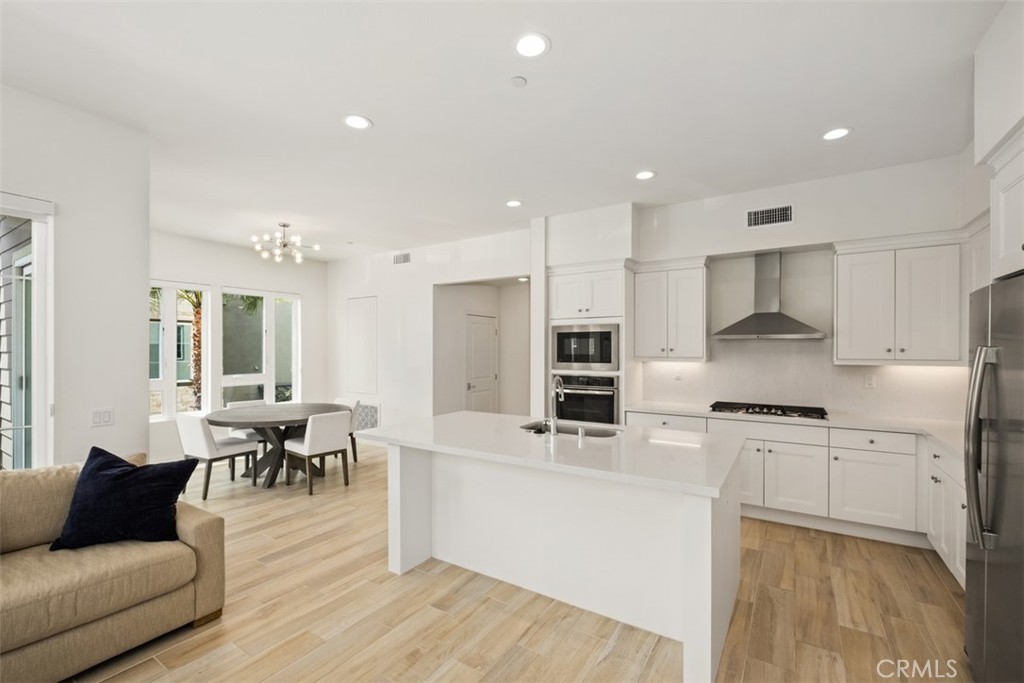 765 Doheny Way