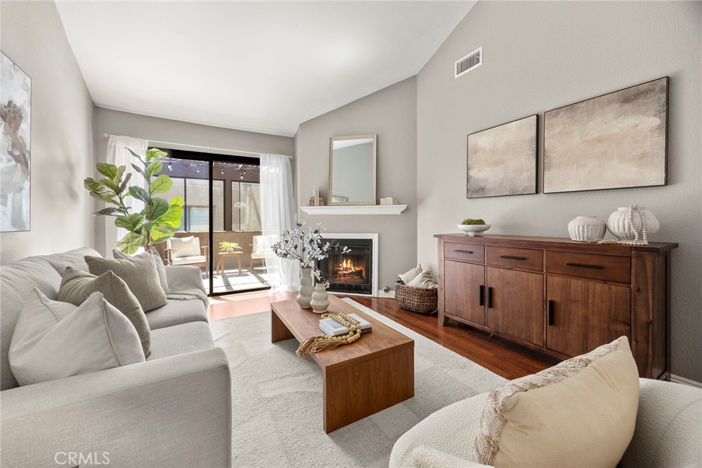 Via Valencia (VIAV) - Residential