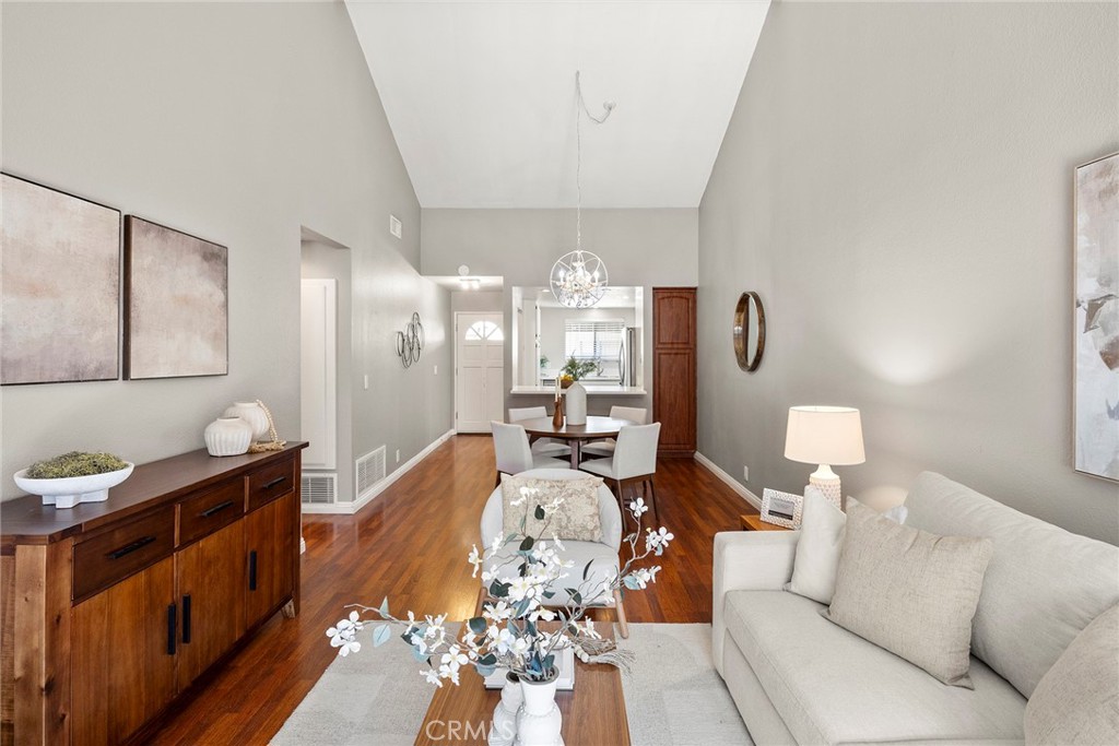 Via Valencia (VIAV) - Residential