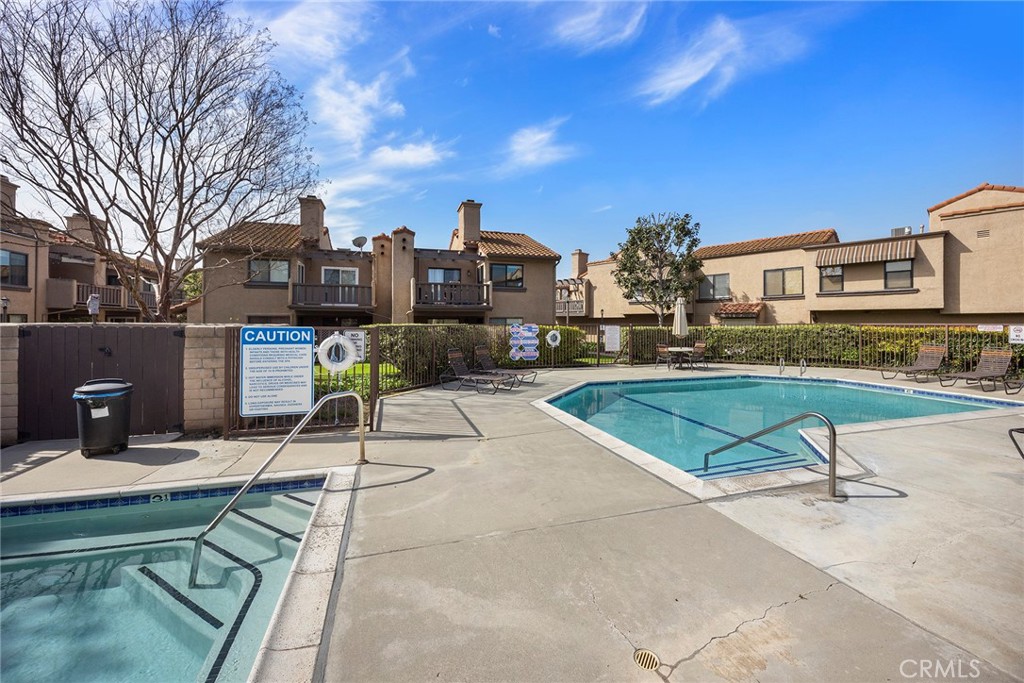 Via Valencia (VIAV) - Residential