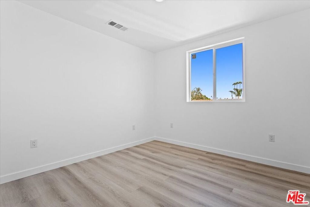 850 W Gage Avenue