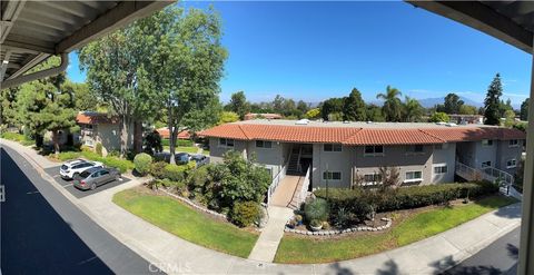 Photo of 2289 Via Puerta #Q, Laguna Woods, CA 92637 (MLS # SW26037693)