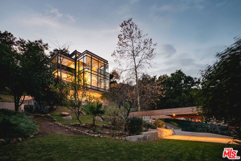 Photo of 2315 Live Oak Meadows Road, Malibu, CA 90265 (MLS # 26640035)