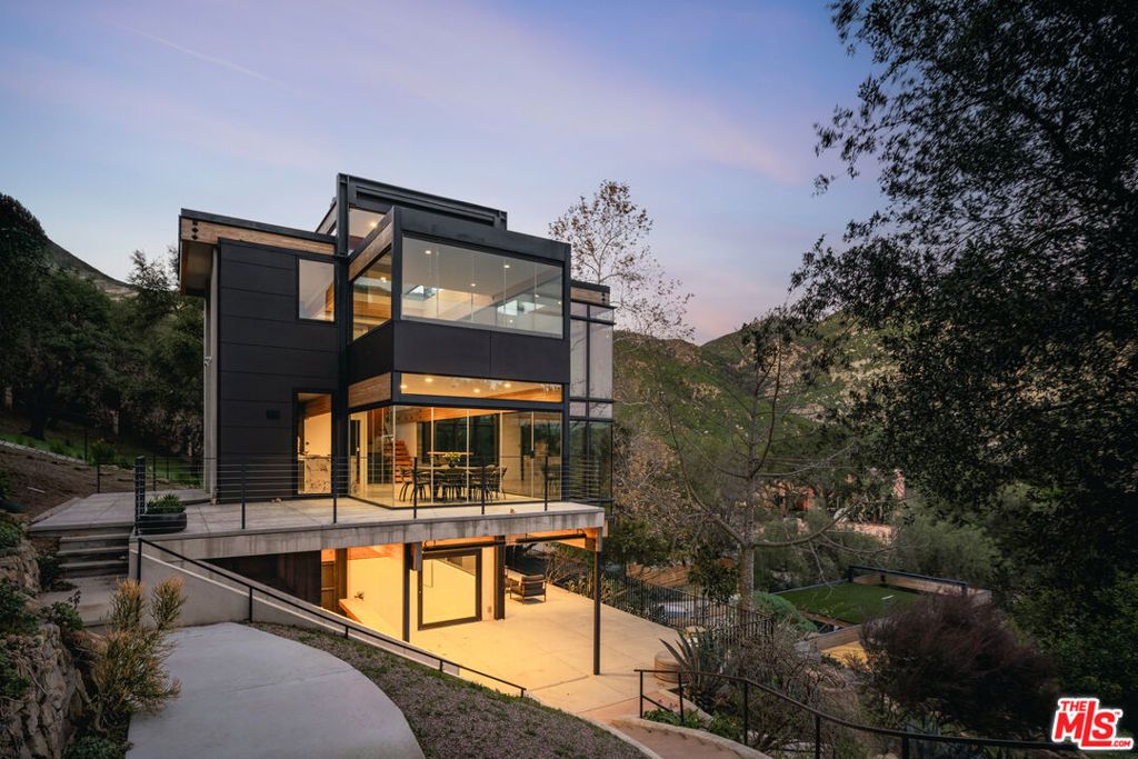 Photo of 2315 Live Oak Meadows Road, Malibu, CA 90265 (MLS # 26640035)