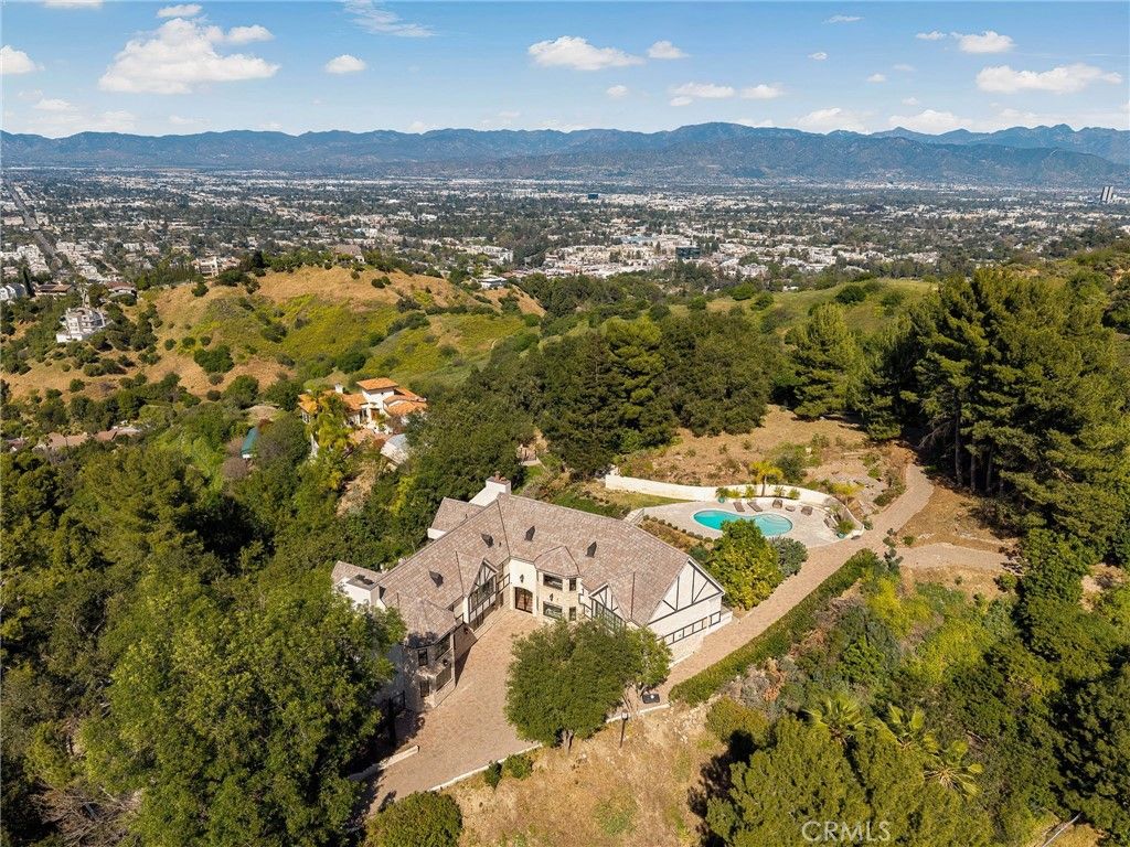 Photo of 3598 Alta Mesa Drive, Studio City, CA 91604 (MLS # SR26058997)