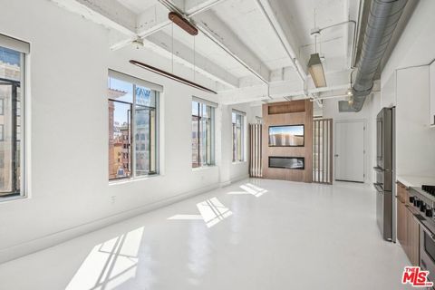 Photo of 6253 Hollywood Boulevard #1001, Los Angeles, CA 90028 (MLS # 25629125)