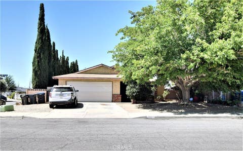 Photo of 2905 E Avenue R11, Palmdale, CA 93550 (MLS # SR26139355)