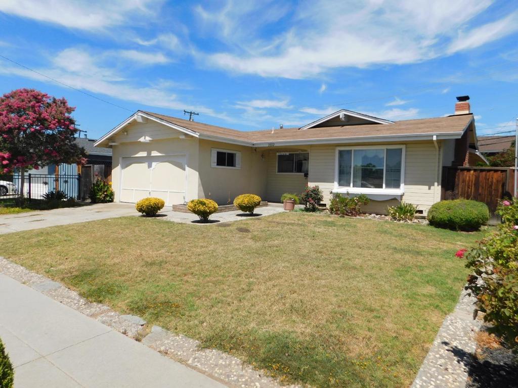 Amazing opportunity to buy a single family in San Jose. This home is full of potential and ready for your personal touches. Dont miss the opportunity to transform this home into your own little heaven, or make it a great investment. The property is conveniently located near schools, shopping centers, and transportation.
