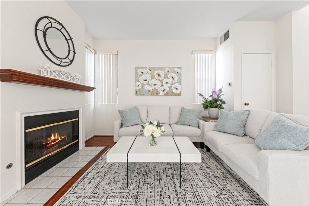 1232 Mission Pl