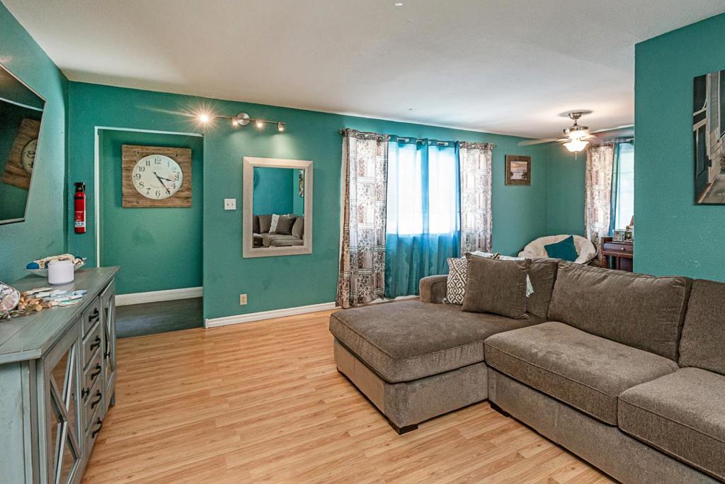 13155 Lincoln Avenue