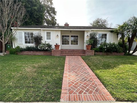 Photo of 15440 Dickens Street, Sherman Oaks, CA 91403 (MLS # SR26085870)