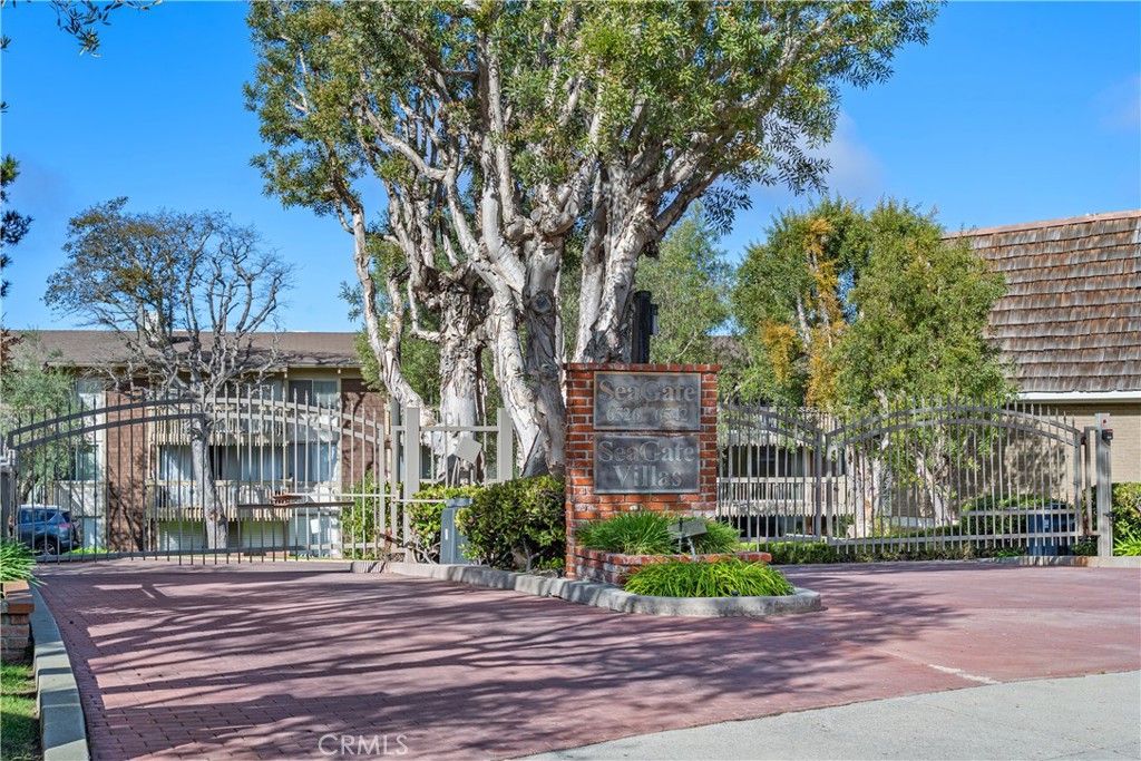 6542 Ocean Crest D208