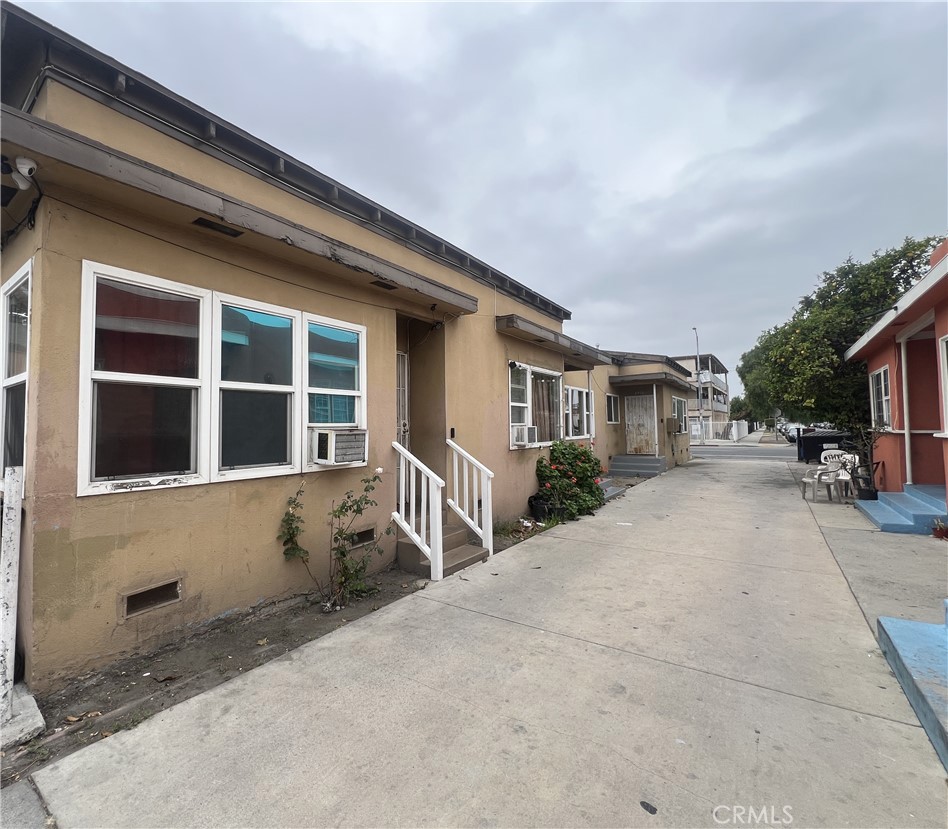 Welcome to your new home in the vibrant Canndu/Avalon Gardens community, just minutes from the heart of Downtown L.A.! Known for its affordability and walkability, this neighborhood offers both comfort and convenience. The unit features large windows that fill the space with natural light, along with a functional kitchen equipped with ample cabinetry for all your storage needs. A refrigerator can be available upon move in if needed.
A spacious closet provides added convenience for your wardrobe and daily essentials. You’ll also enjoy proximity to local schools, including Sixty-Sixth Street Elementary, Mary McLeod Bethune Middle School, and John C. Fremont High School—all within a mile. Plus, the area offers easy access to shopping and dining, with nearby plazas just a short walk away. This unit comes with a complimentary exterior storage unit. Call today to schedule a showing! Section 8 Welcomed!!!