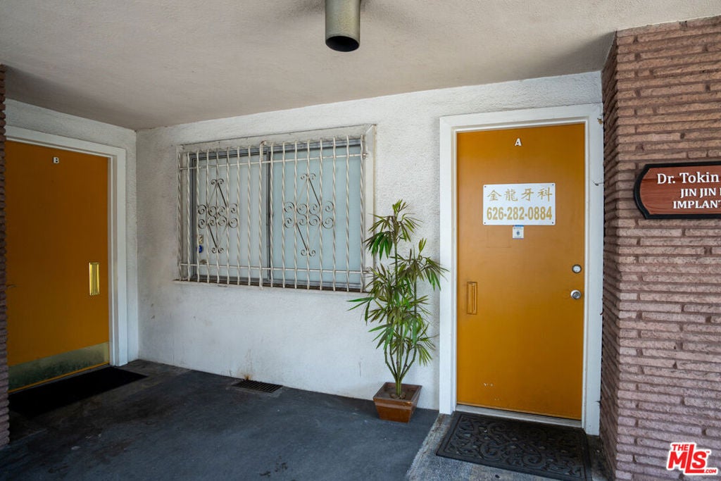 531 W Las Tunas Drive