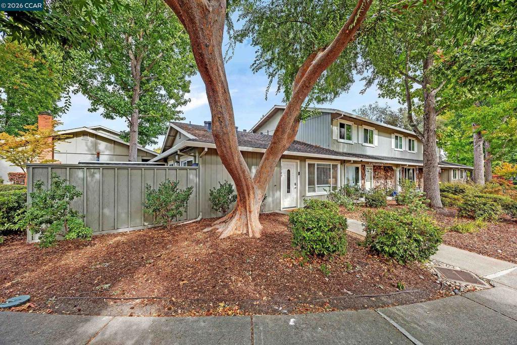 2749 Fountainhead Dr
