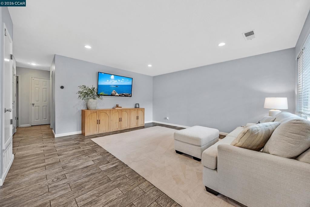 2749 Fountainhead Dr