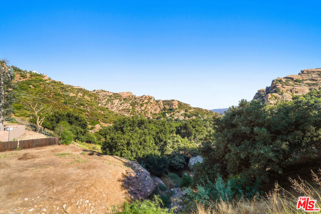 Properties 585 Box Canyon