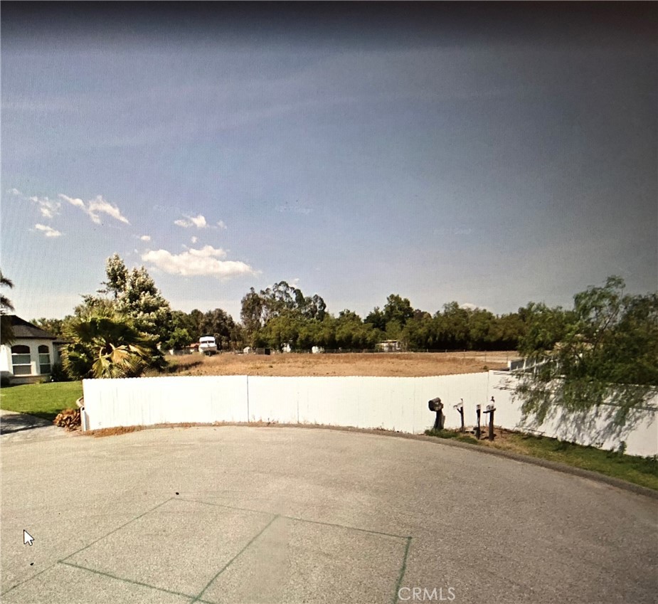 .50 acre parcel in west Murrieta. Located at the end of a private cul de sac surrounded by custom homes.