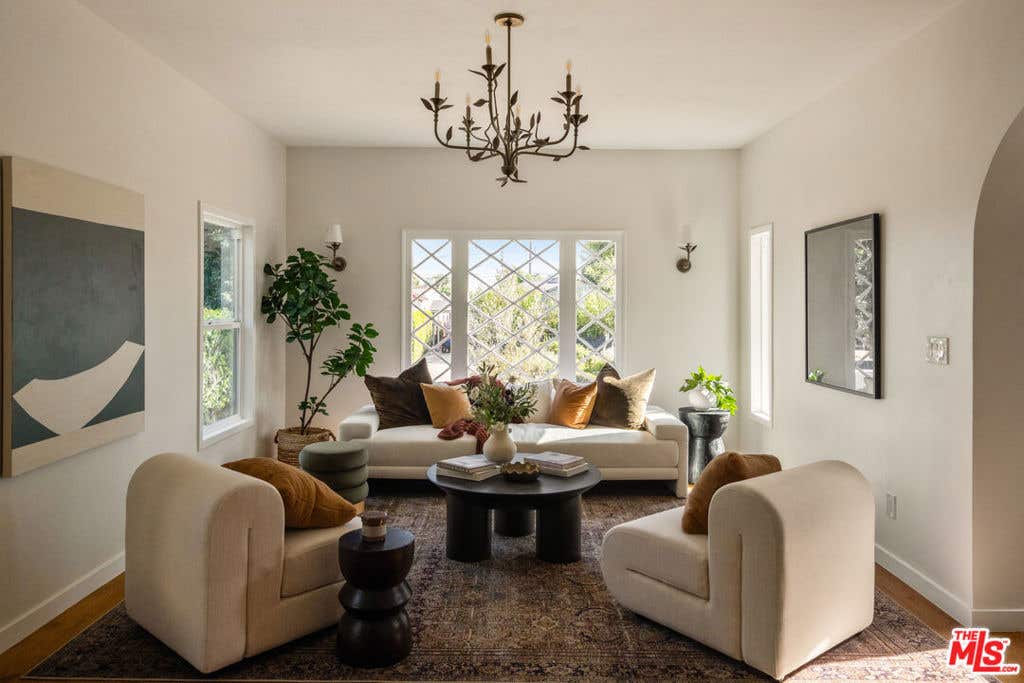 Photo of 3749 W 59th Street, Los Angeles, CA 90043 (MLS # 26838147)