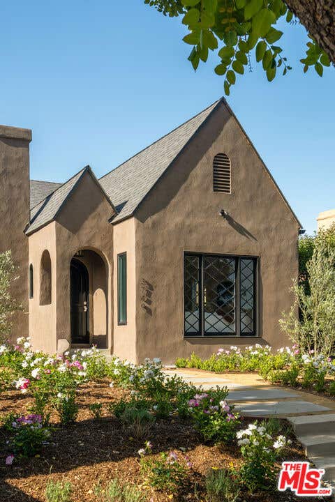 Photo of 3749 W 59th Street, Los Angeles, CA 90043 (MLS # 26838147)