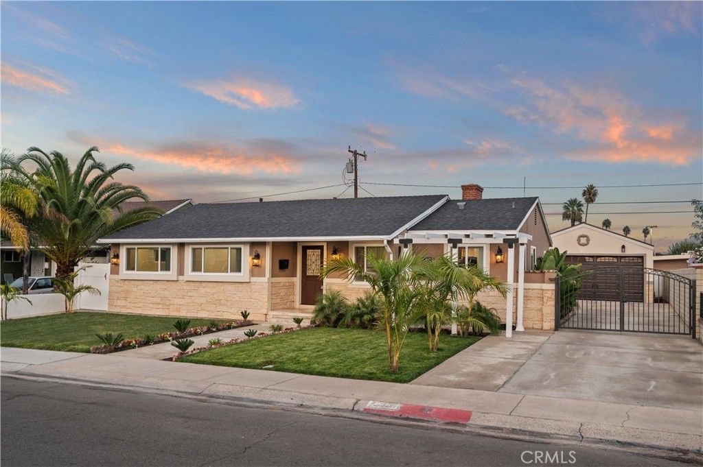 Photo of 638 N Buttonwood St, Anaheim, CA 92805 (MLS # OC26028738)