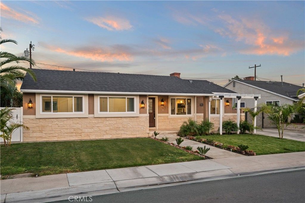 Photo of 638 N Buttonwood St, Anaheim, CA 92805 (MLS # OC26028738)