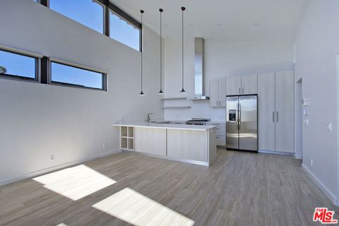 Photo of 806 6th Avenue #1, Venice, CA 90291 (MLS # 26662139)